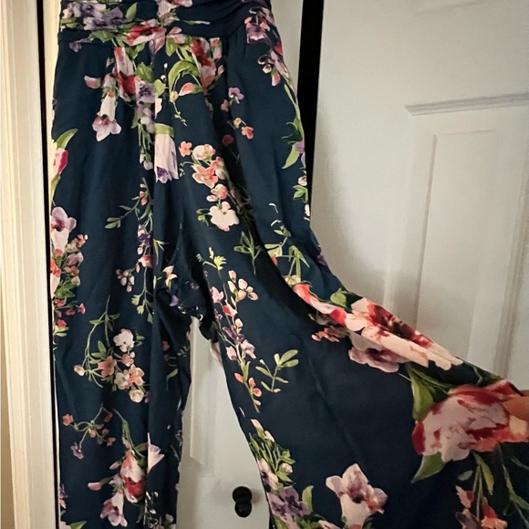 Size small strapless jumper-worn once - Picture 2 of 2